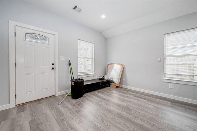 Building Photo - 6725 Avenue K