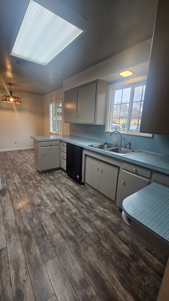 Building Photo - 2375 North Ave