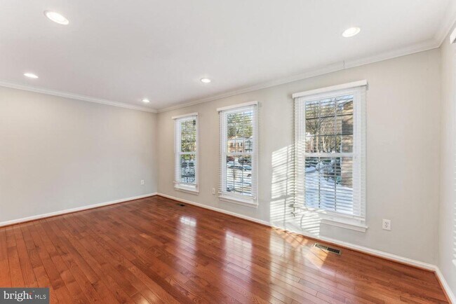 Foto del edificio - 8624 Burling Wood Dr