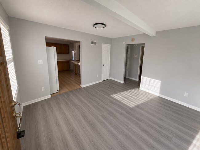 Foto del edificio - Renovated 2 Bed + Finished Basement | 1.5 Bath | Half Off Deposit | All Housing Vouchers Welcome!
