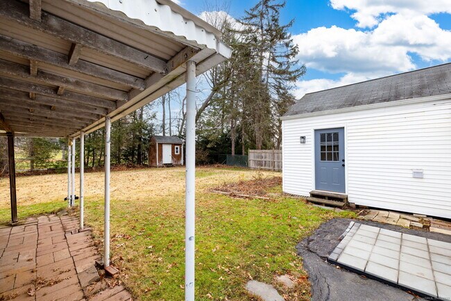 Foto del edificio - 92 Indian Hill Rd