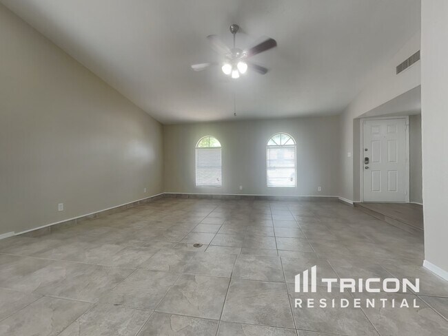 Foto del edificio - 5534 Canyon Forest Dr