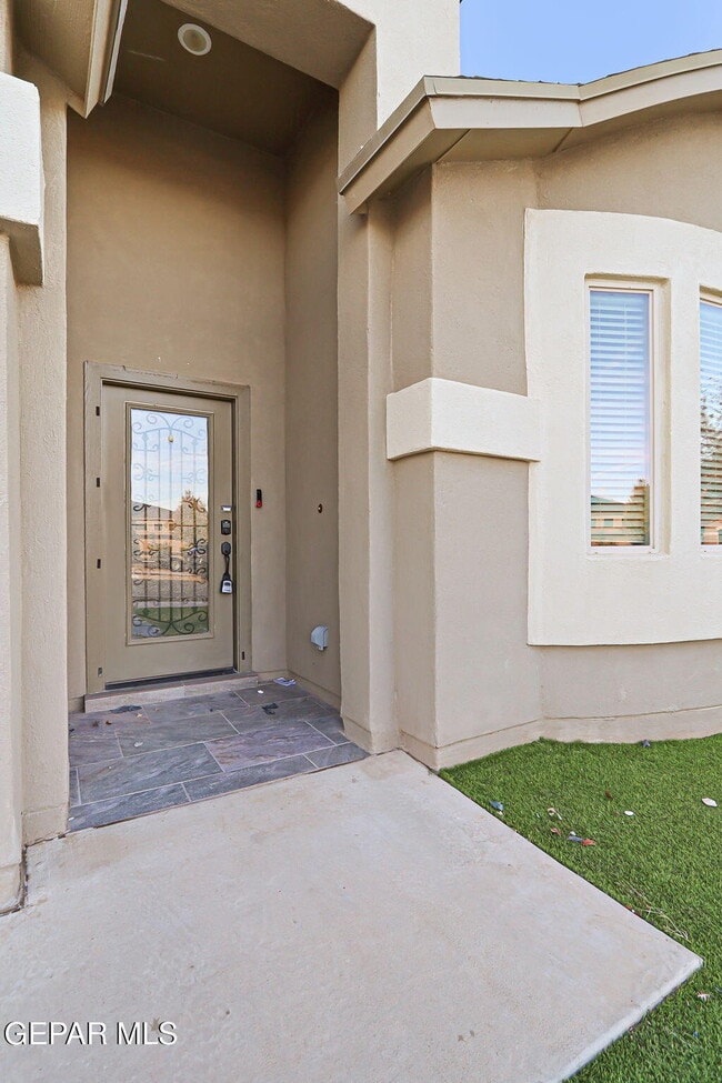 Building Photo - 4713 Marisabel Azcarate St