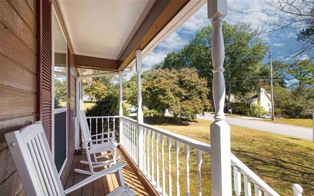 Foto del edificio - 5241 Chestnut Ln