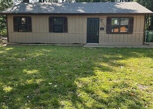 Building Photo - 733 St Nicholas Dr
