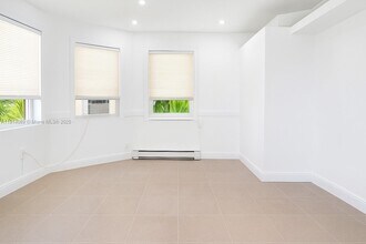 Building Photo - 5807 SW 25th St