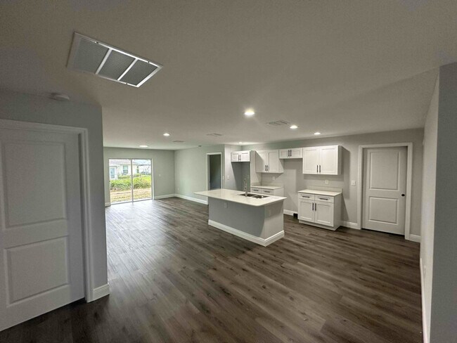 Building Photo - 14 Fir Trail Way