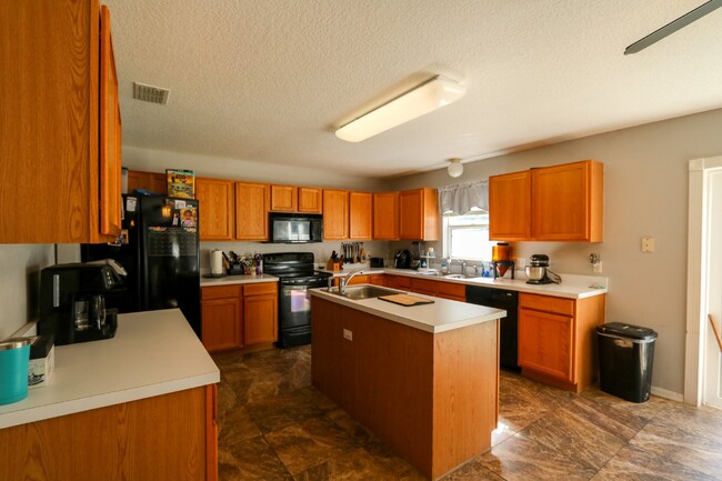 Foto del edificio - Beautiful  3000 sq ft two story home with ...
