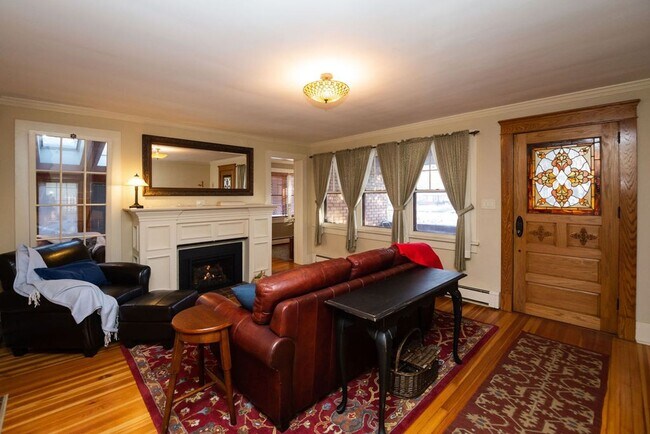 Building Photo - 2 Bedroom + Office, 3 Bath in Old Town Fort Collins