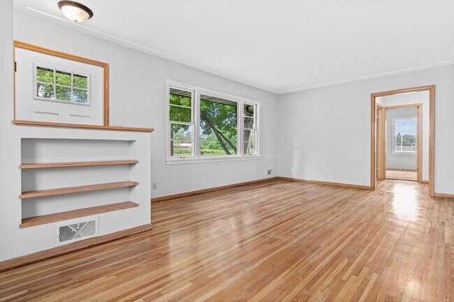 Foto del edificio - 3639 Benjamin St NE