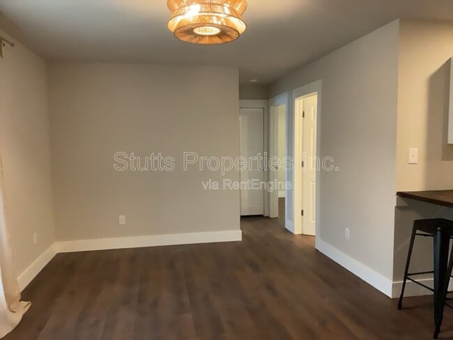 Building Photo - 633 Rivermont Rd