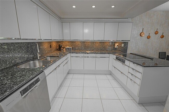 Foto del edificio - 9801 Collins Ave