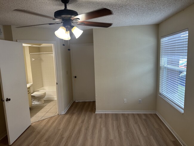 Building Photo - 4630 Commander Dr