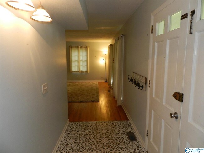 Building Photo - 12106 Greenleaf Dr SE