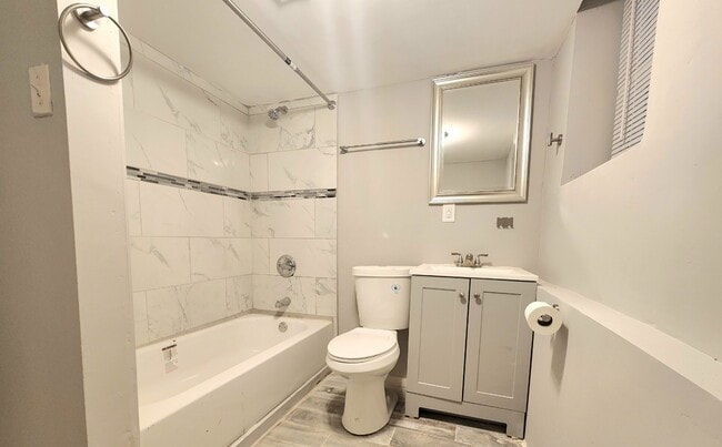 Building Photo - 7927 S Throop St