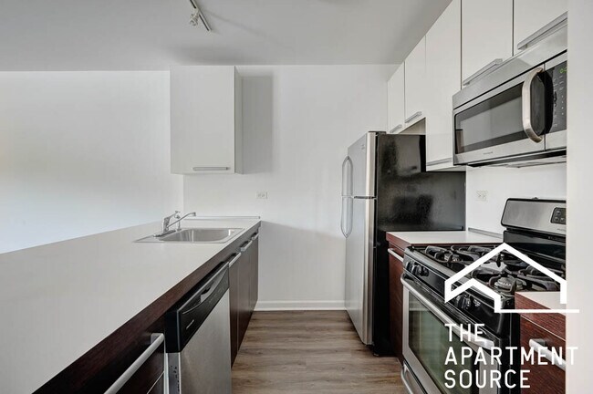 Foto del edificio - 1544 W Glenlake Ave