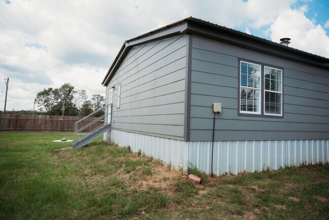 Foto del edificio - 2545 Lee Turner Rd