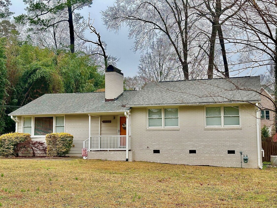 Foto principal - 3 BD, 2 BA Mid-Century Modern in Ridgewood