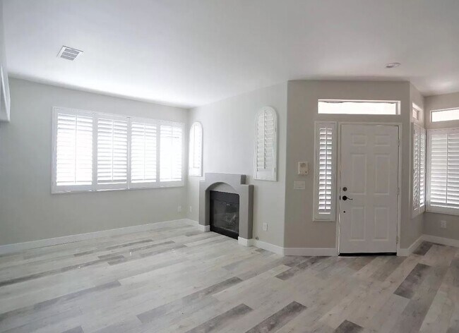 Building Photo - 25558 Hemingway Ave