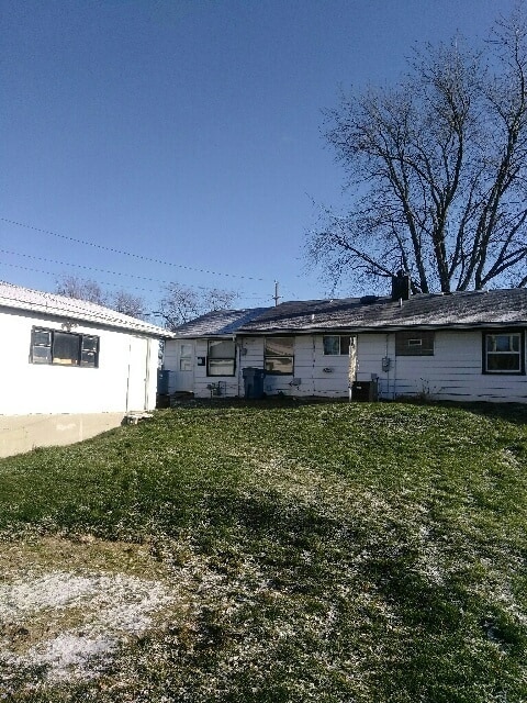 Foto del edificio - 3 bd 1 ba Crest Hill fenced yard