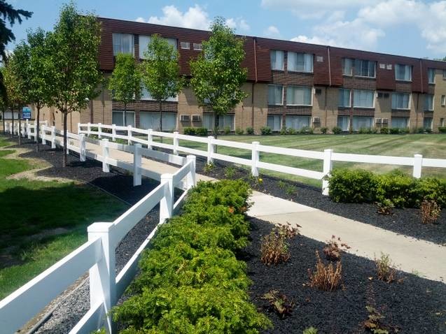 Foto principal - 12890 Outer Dr W