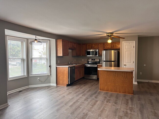 Building Photo - 206 N Railroad Ave