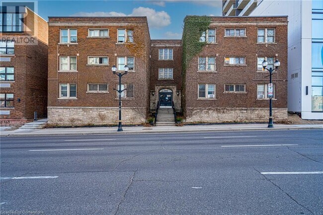 Building Photo - 285 King St W