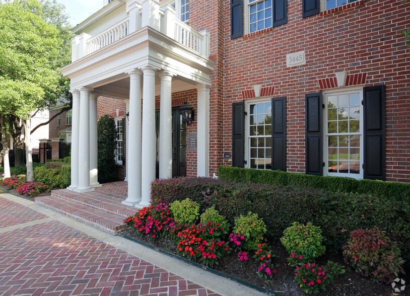 The Caruth Premier Townhome Apartments