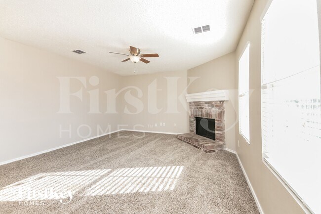 Building Photo - 4519 Green Meadow Dr