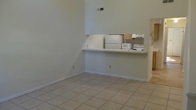 Building Photo - 2258 Parrot Ln