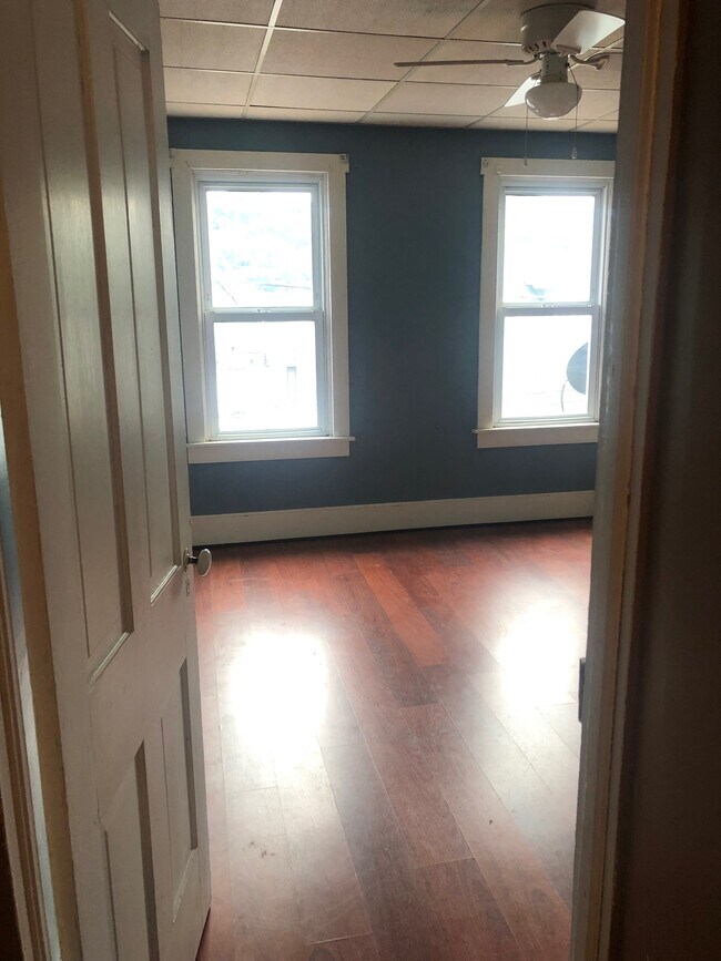 Dormitorio principal - 1221 W Walnut St