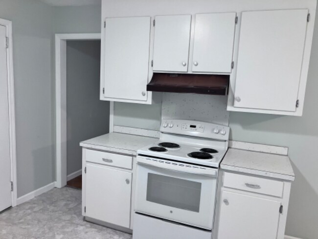 Building Photo - 208 Cardinal Dr