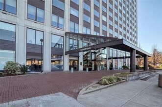 Building Photo - 320 Fort Duquesne Blvd