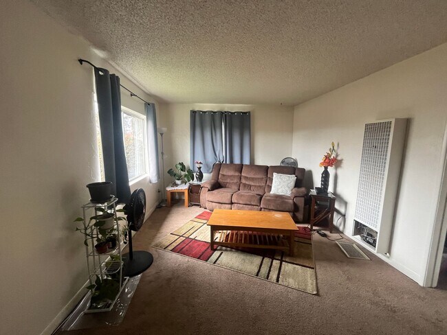 Foto del edificio - 3 Bedroom, 2 Bathroom Home in Normal Heights