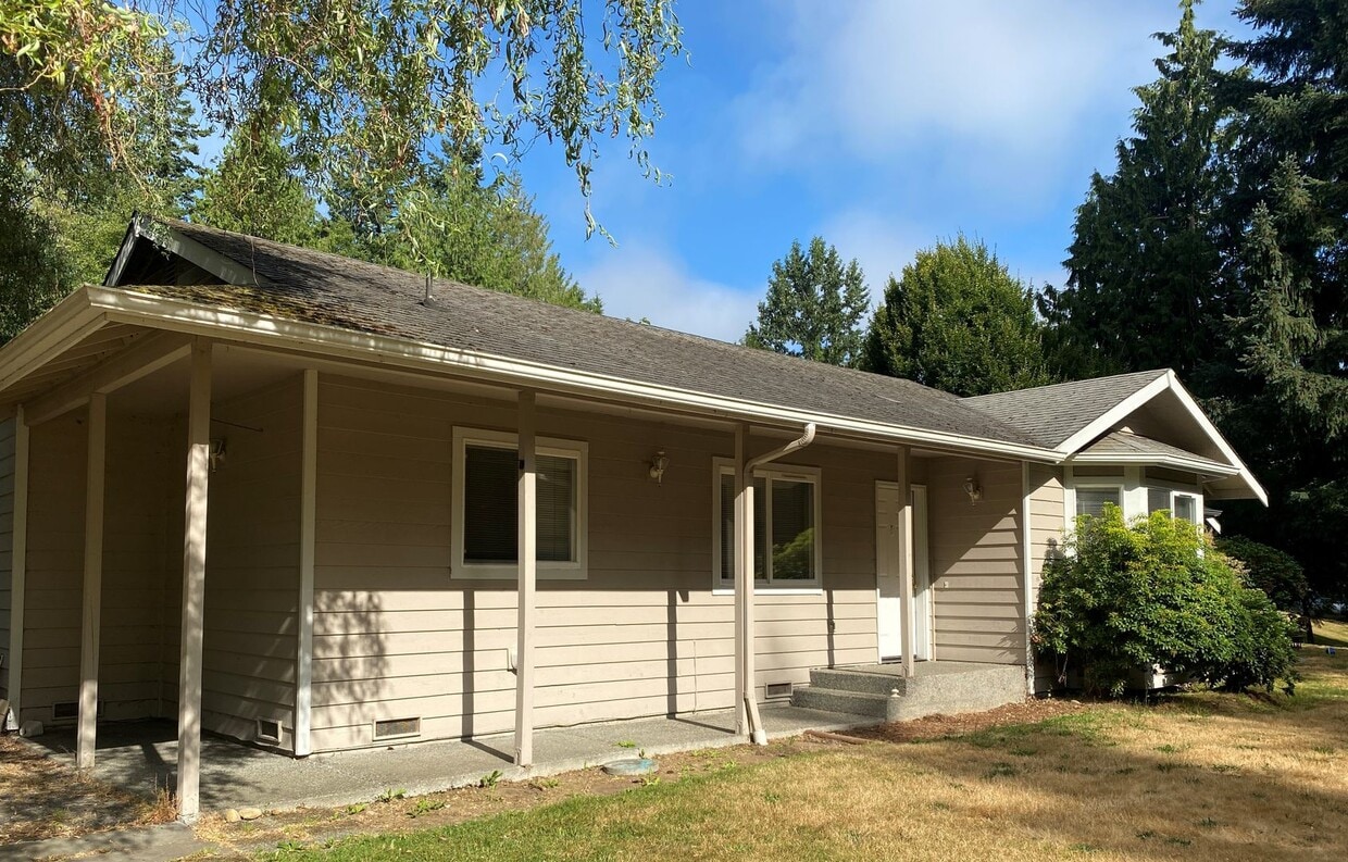 Primary Photo - Single Story Duplex with Peekaboo Lake Views!