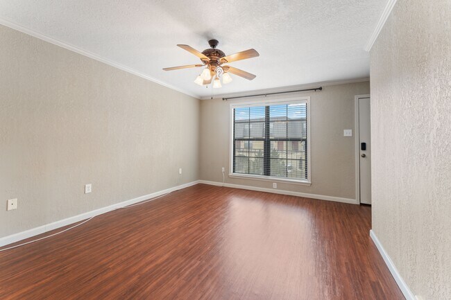 Foto del edificio - 10302 W Winston Ave