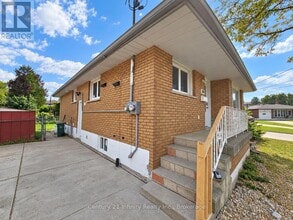 Building Photo - 109 Purdy Crescent