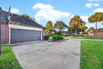 Building Photo - 18610 Autumn Hills Dr