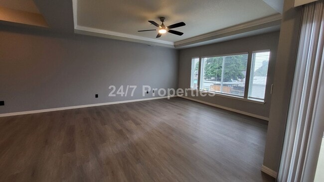 Foto del edificio - Spacious and Modern 3-Story Townhome - Mol...