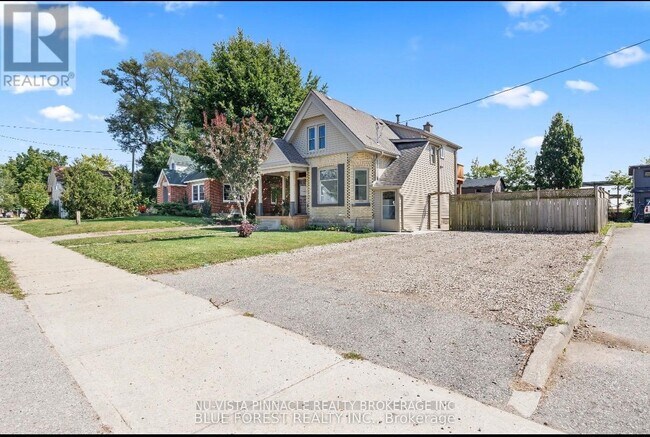 Photo du bâtiment - 7065 Longwoods Rd