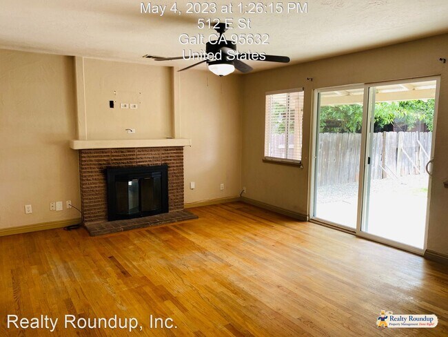 Building Photo - 3 br, 2 bath House - 512 E St