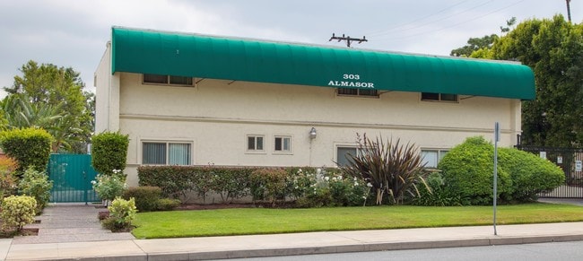 Building Photo - Shadow Terrace
