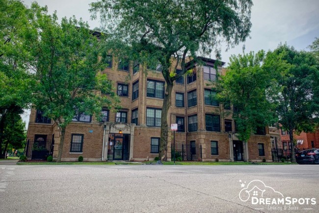 Foto del edificio - 4201 S Michigan Ave