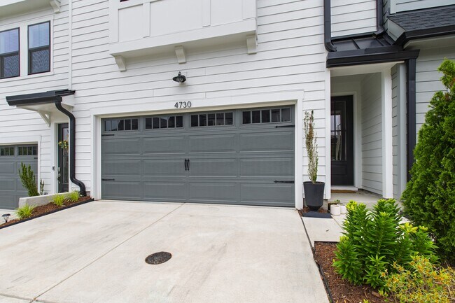 Foto del edificio - 4730 Cypress Tree Ln