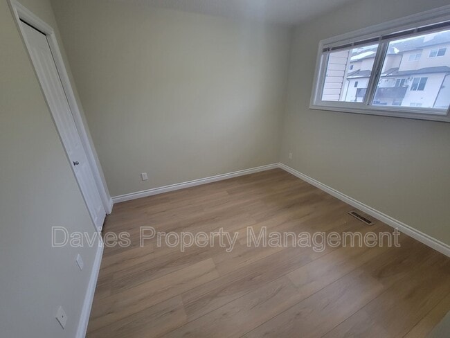 Photo du bâtiment - 171 Brintnell Blvd NW