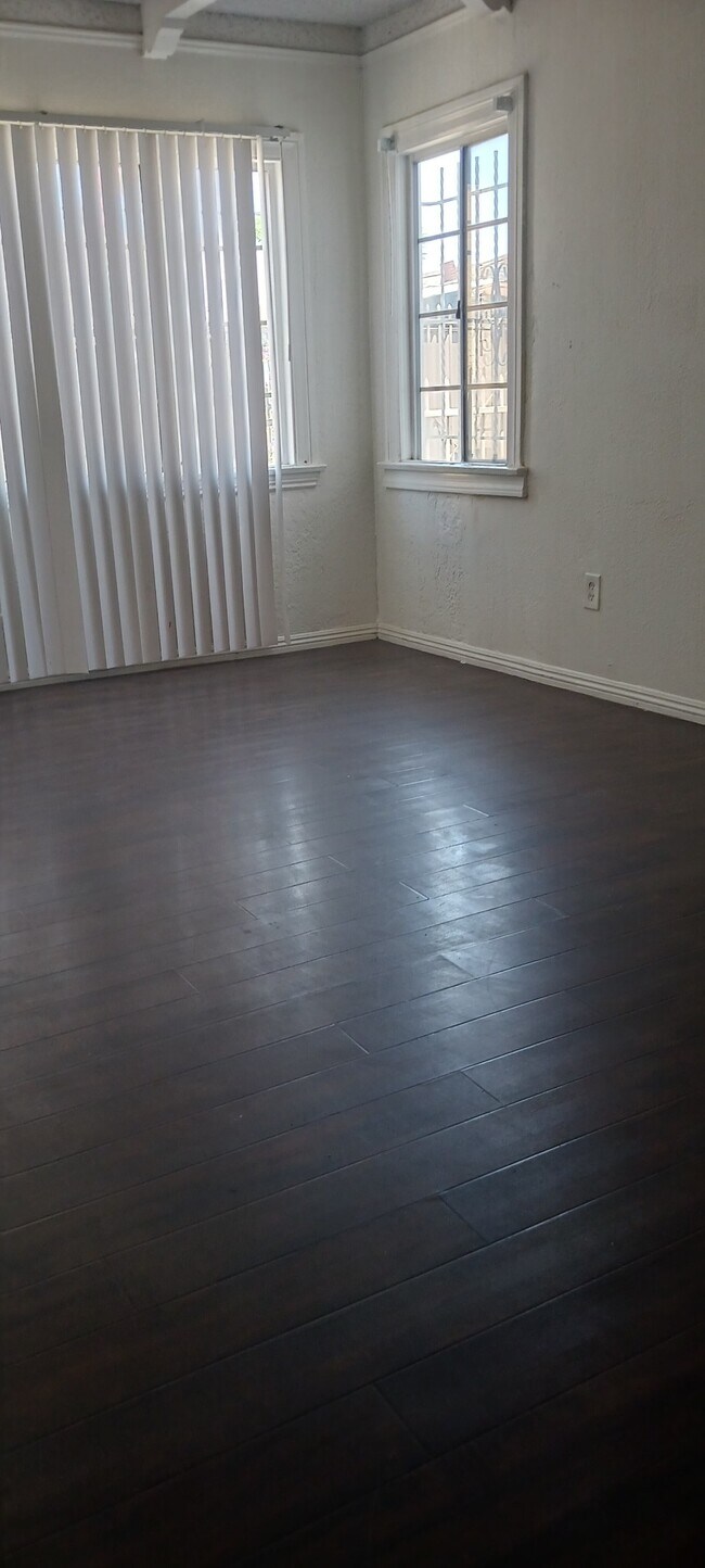 Foto del edificio - 1008 N Willow Ave