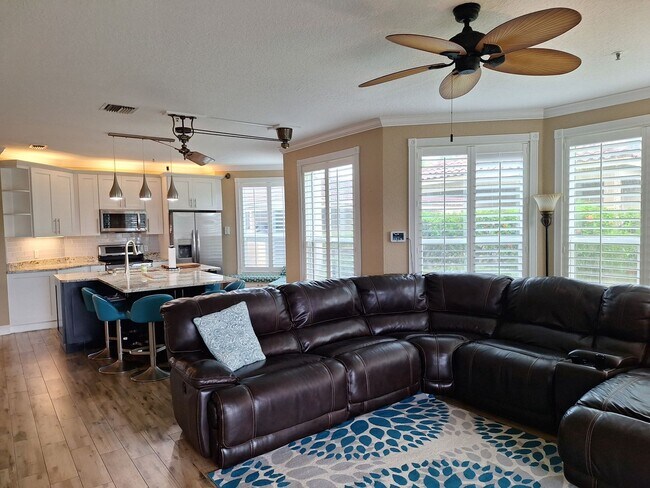 Foto del edificio - 3BR 2BA BOUCHELLE ISLAND GROUND FLOOR COND...