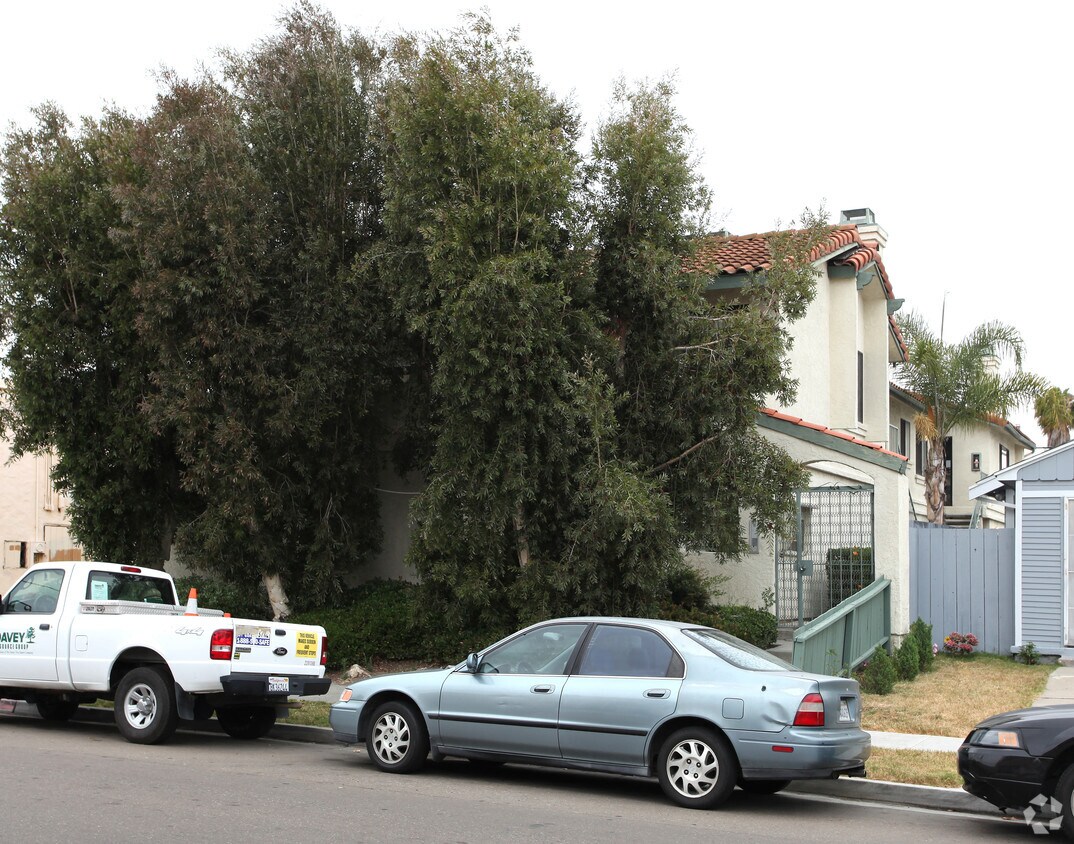 Primary Photo - 4675 Felton St