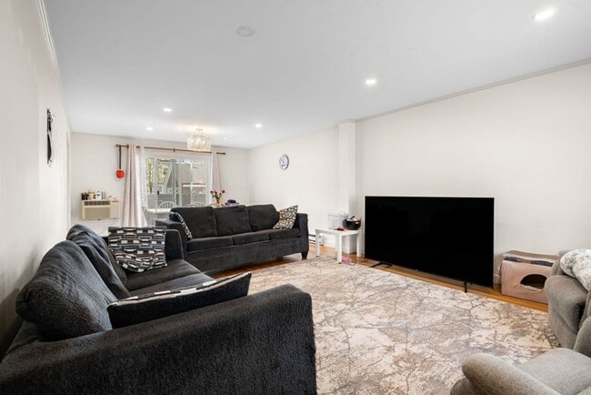 Foto del edificio - 9 Town House Dr