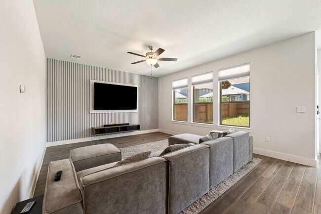 Foto del edificio - 8609 Cottage Rose Dr